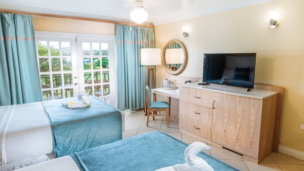 Bay Gardens Beach Resort & Spa